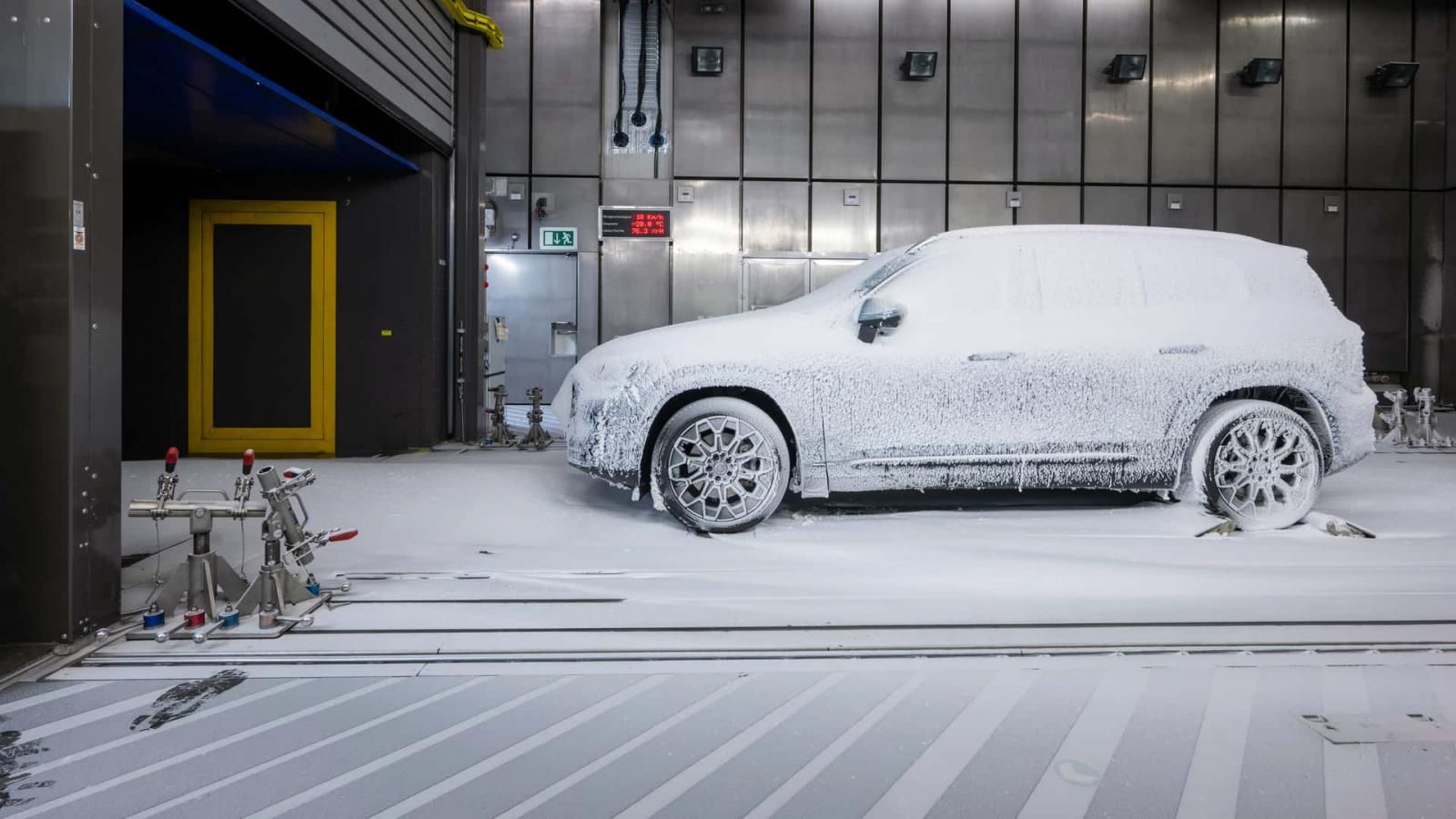 Νέα Mercedes GLB: Ταμπλό οθόνη, οροφή σαν ουρανός, ντεμπούτο στις 8/12